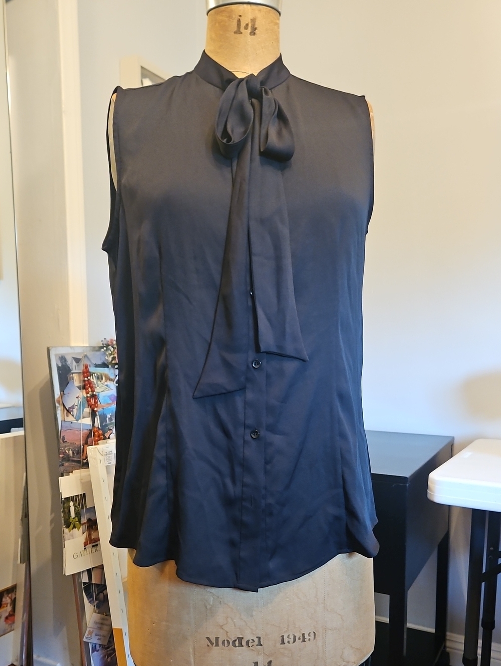 Anne Klein Black Sleeveless Button Doen Tie Neck Blouse